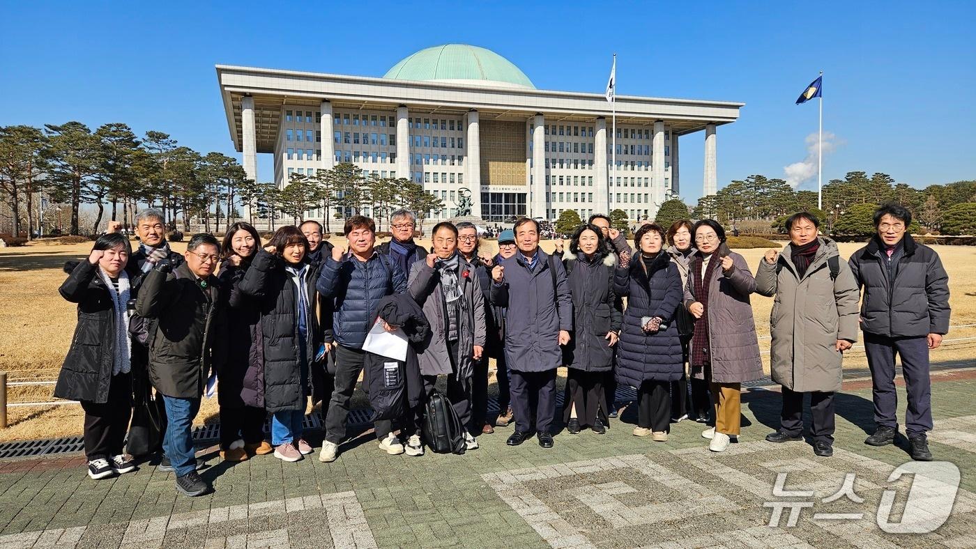 본문 이미지 - 9일 국회 찾은 광주시민단체협의회 등 11개 시민단체로 이뤄진 자치분권 행정통합 완성 및 정치개혁 촉구 광주전남시민사회 대응팀의 모습. (단체 제공. 재판매 및 DB 금지)