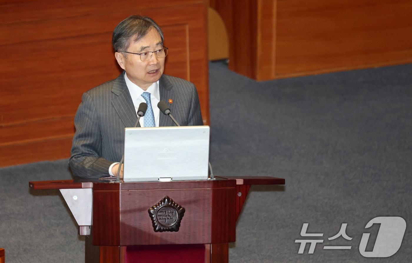 본문 이미지 - 9일 서울 여의도 국회에서 열린 제432회국회(임시회) 제4차 본회의 정치·외교·통일·안보에 관한 대정부 질문에서 조현 외교부 장관이 질의에 답변하고 있다. 2026.2.9 ⓒ 뉴스1 이승배 기자