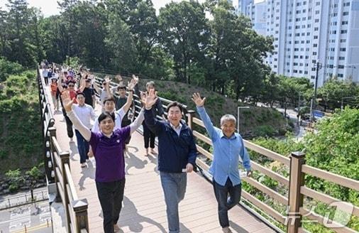 본문 이미지 - 지난해 강원 원주걷기여행길 프로그램 자료 사진. (원주시 제공. 재판매 및 DB금지) 2026.2.9/뉴스1