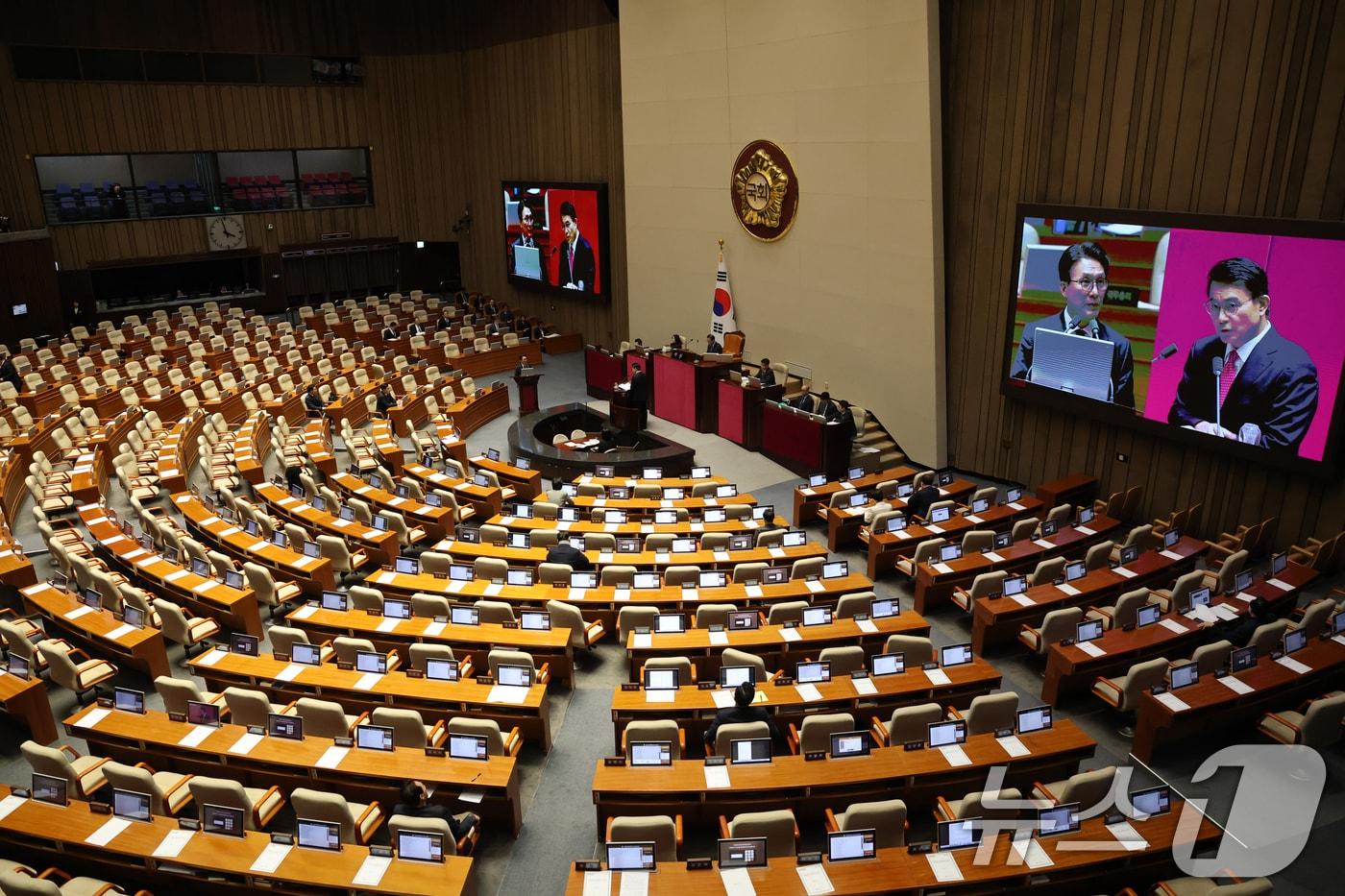 본문 이미지 - 9일 서울 여의도 국회에서 열린 제432회국회(임시회) 제4차 본회의 정치·외교·통일·안보에 관한 대정부 질문에서 김민석 국무총리가 답변하고 있다. 2026.2.9 ⓒ 뉴스1 이승배 기자