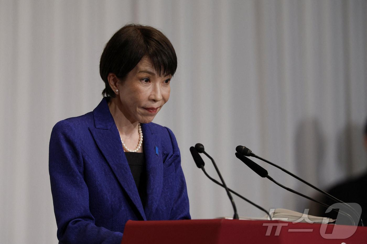 본문 이미지 - 9일 다카이치 사나에 일본 총리가 도쿄 자민당 본부에서 기자회견을 하고 있다. 2026.02.09 ⓒ 로이터=뉴스1