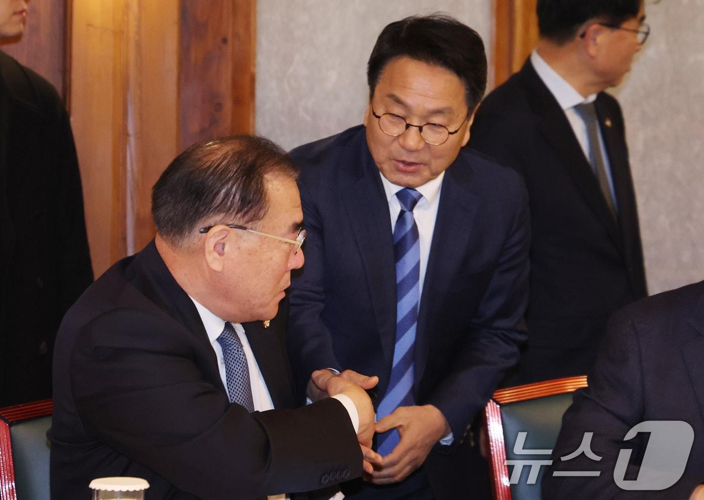 본문 이미지 - 강기정 광주시장과 이개호 국회의원. 2026.2.9 ⓒ 뉴스1 김명섭 기자