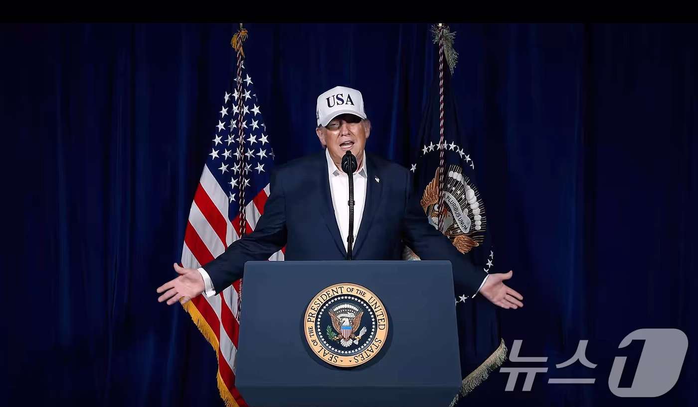 본문 이미지 - 도널드 트럼프 미국 대통령이 28일(현지시간) 이란에 대한 공격 개시를 공식화했다. 트럼프 대통령은 이날 소셜미디어(SNS) 트루스소셜에 올린 8분짜리 영상을 통해 "조금 전 이란 내 중대 전투를 시작했다＂며 미국의 이란 공격 사실을 확인했다. 또한 트럼프 대통령은 이날 자신의 소셜미디어 트루스소셜을 통해 ＂역사상 가장 사악한 인물 중 한 명인 하메네이가 죽었다＂라고 밝혔다. (트럼프소셜미디어X 캡쳐, 재판매 및 DB금지)2026.3.1 ⓒ 뉴스1