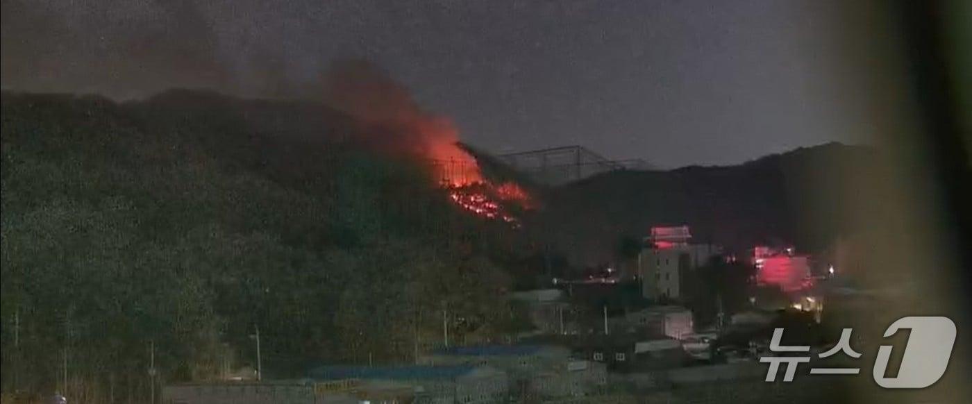 본문 이미지 - 아산 염치읍 산불.(산림청 제공. 재판매 및 DB금지)