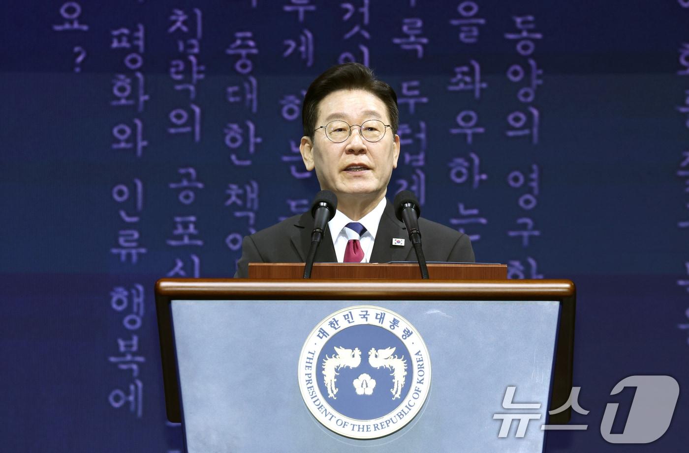 본문 이미지 - 이재명 대통령이 1일 서울 강남구 코엑스에서 열린 제107주년 3·1절 기념식에서 기념사를 하고 있다. 2026.3.1 ⓒ 뉴스1 이재명 기자