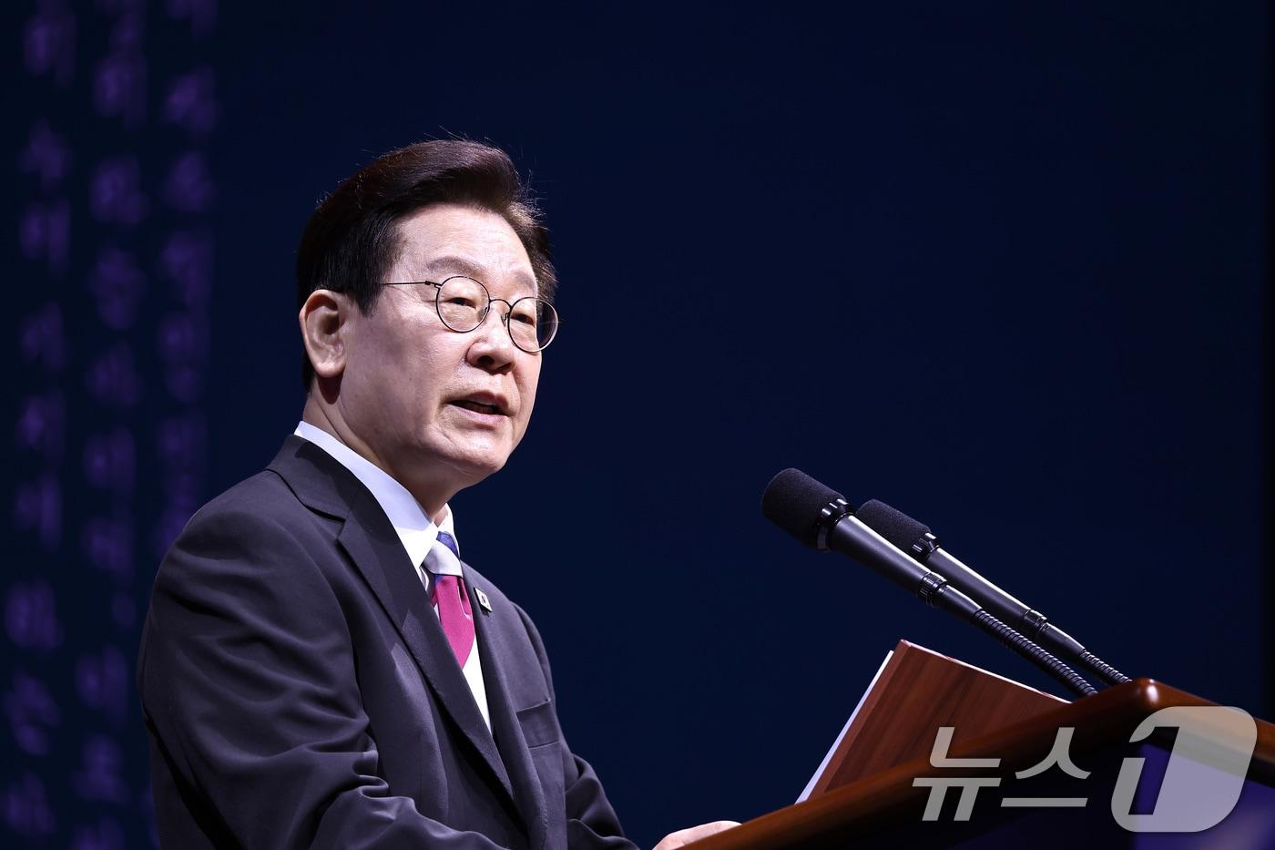 본문 이미지 - 이재명 대통령이 1일 서울 강남구 코엑스에서 열린 제107주년 3·1절 기념식에서 기념사를 하고 있다. 2026.3.1 ⓒ 뉴스1 이재명 기자