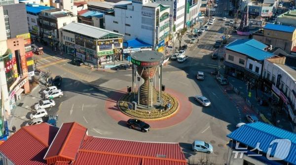 본문 이미지 - 영동군 영동읍 중앙사거리 회전교차로(영동군 제공. 재판매 및 DB금지)  