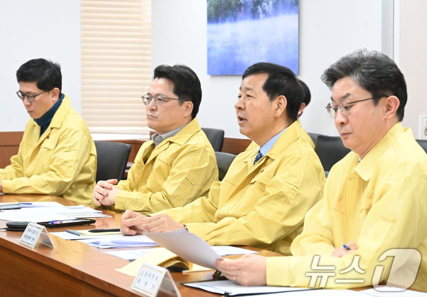 본문 이미지 - 구윤철 경제부총리 겸 재정경제부 장관이 1일 서울 종로구 정부서울청사에서 열린 이란 관련 관계기관 합동 상황점검회의에서 모두발언을 하고 있다. (재정경제부 제공. 재판매 및 DB 금지) 2026.3.1 ⓒ 뉴스1 임세영 기자