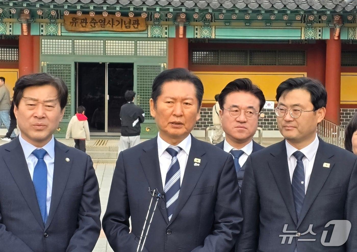 본문 이미지 - 발언하는 정청래 민주당 대표./뉴스1