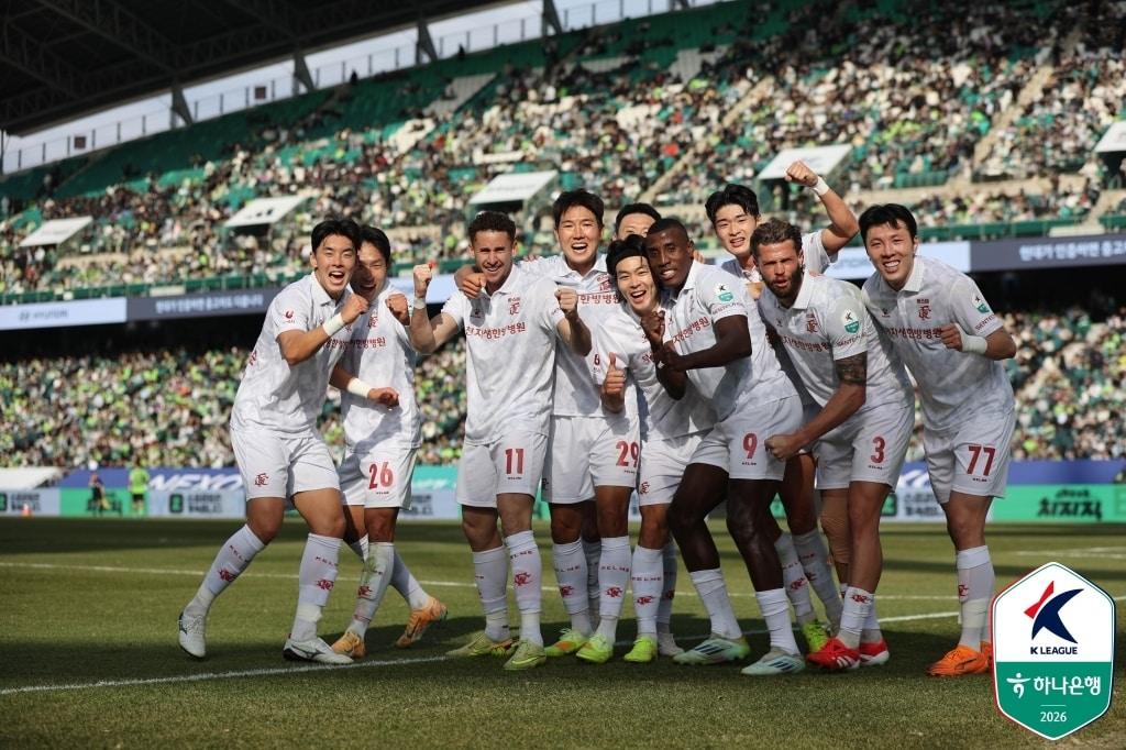 본문 이미지 -  부천FC가 전북 현대를 3-2로 꺾었다.(한국프로축구연맹 제공)