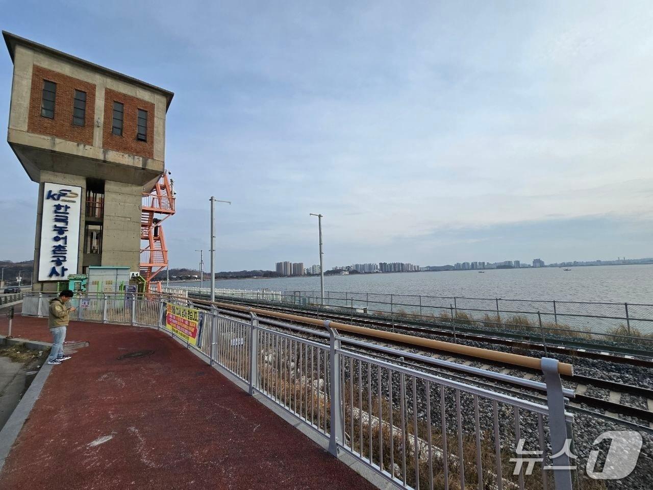 본문 이미지 - 전북 군산 금강하굿둑 인근 사진.(군산해경 제공. 재판매 및 DB 금지)