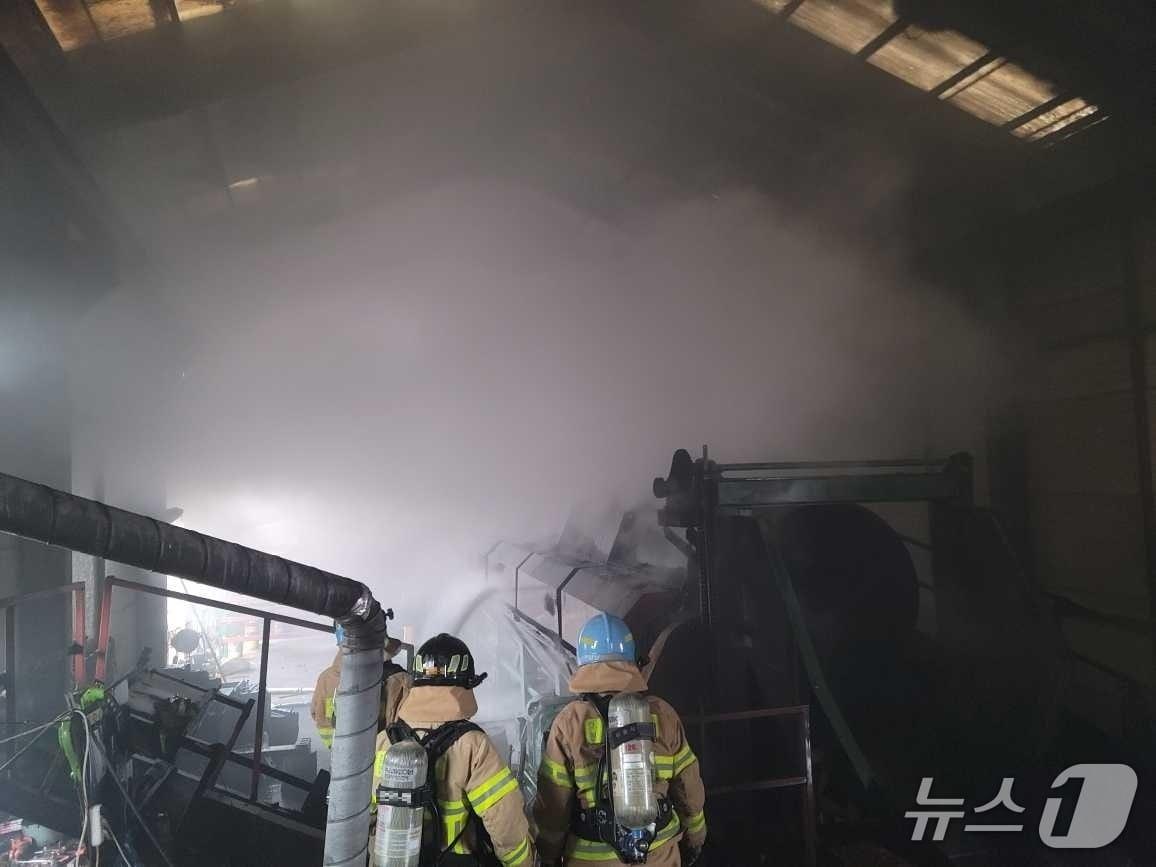 본문 이미지 -  영월 공장 화재 현장.(강원도소방본부 제공, 재판매 및 DB금지)