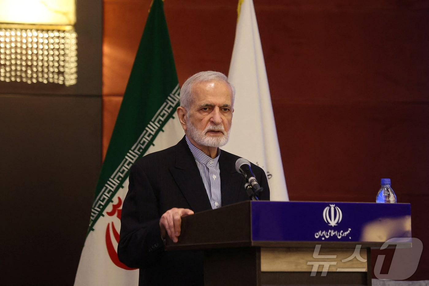 본문 이미지 - 이란의 전 외무장관이자 최고지도자실 외교정책 고문을 맡고 있는 카말 하라지가 2024년 5월 12일 이란 테헤란에서 열린 이란-아랍 협력 대화 회의에서 연설하고 있다. 2024. 05. 13. ⓒ 로이터=뉴스1