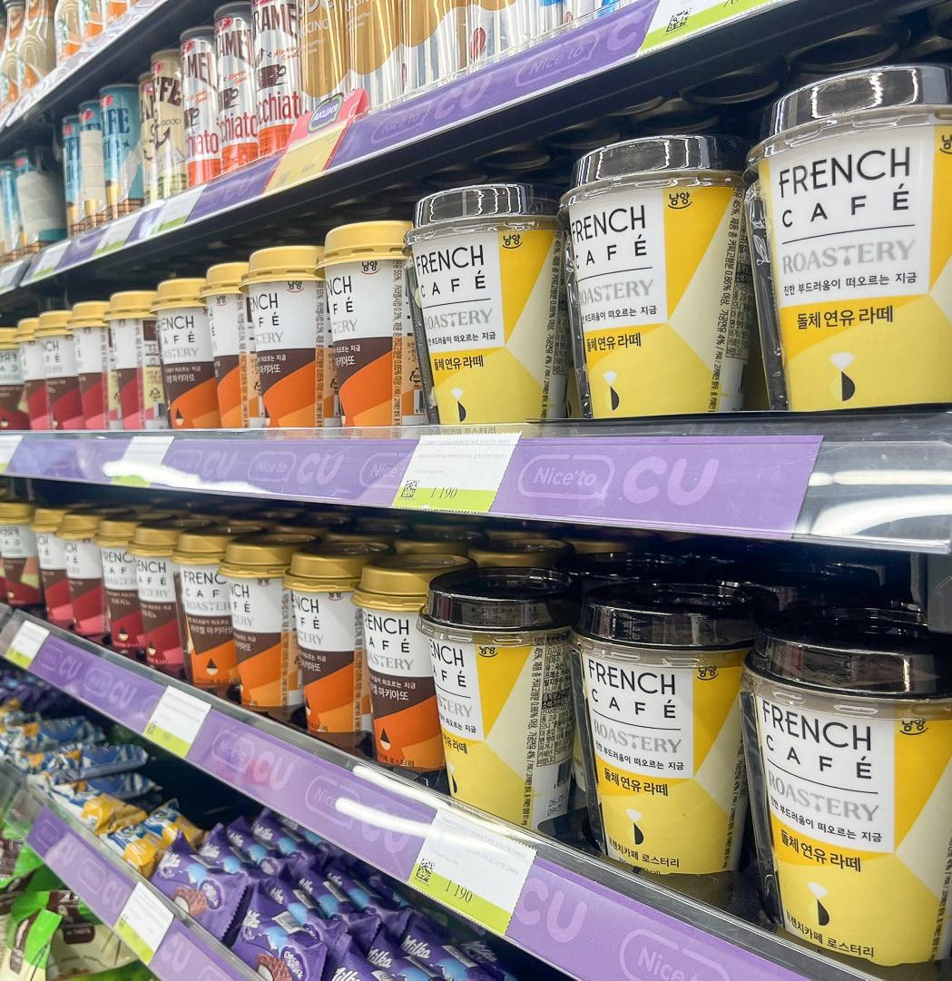 본문 이미지 - 남양유업, 카자흐스탄 CU 편의점에 입점된 컵커피 '프렌치카페 로스터리'.(남양유업 제공)