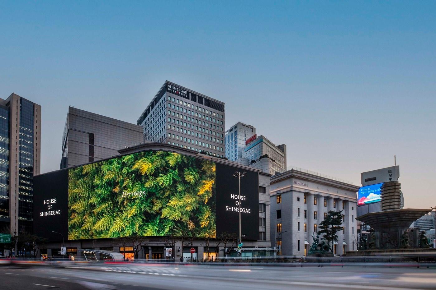 본문 이미지 - 신세계백화점 본점 전경.(신세계백화점 제공).