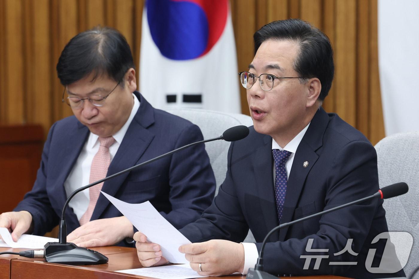 본문 이미지 - 송언석 국민의힘 원내대표가 10일 서울 여의도 국회에서 열린 원내대책회의에서 발언하고 있다. 2026.3.10 ⓒ 뉴스1 신웅수 기자