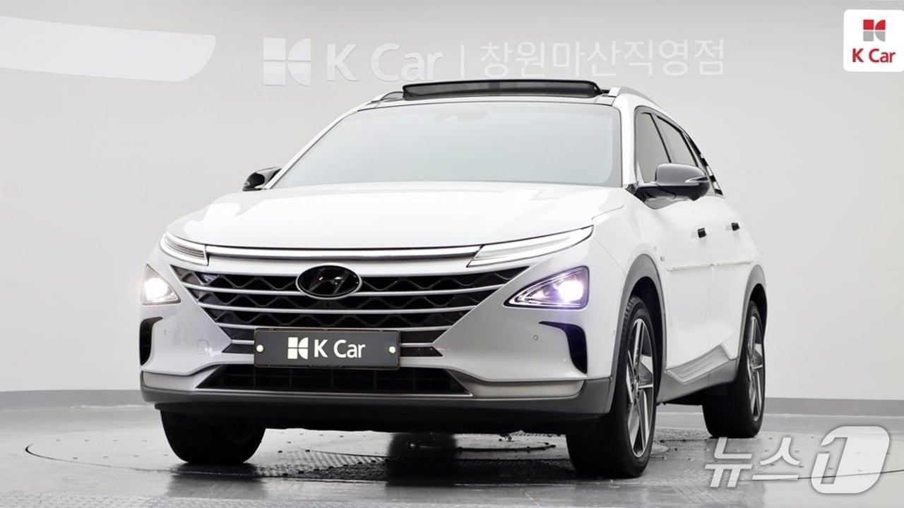 본문 이미지 - 국내 최대 직영 중고차 기업 케이카(K car)에서 판매되는 현대자동차 수소전기 중형 SUV '넥쏘'의 모습. 넥쏘는 지난 2월 케이카에서 16.9일의 평균 판매 기간을 보이며 가장 단기간에 팔린 차종에 등극했다(케이카 제공). 2026.3.10.