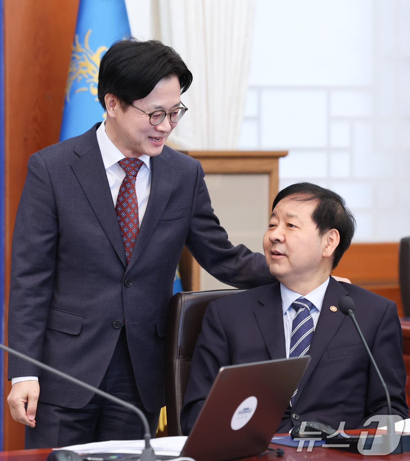 본문 이미지 - 구윤철 부총리 겸 재정경제부 장관과 김정관 산업통상부 장관. ⓒ 뉴스1 이재명 기자