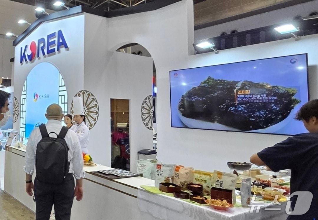 본문 이미지 - '2025 도쿄국제수산식품 박람회' 한국관에서 국내산 김 제품을 소개하고 있다.(사진은 기사 내용과 관련 없음)