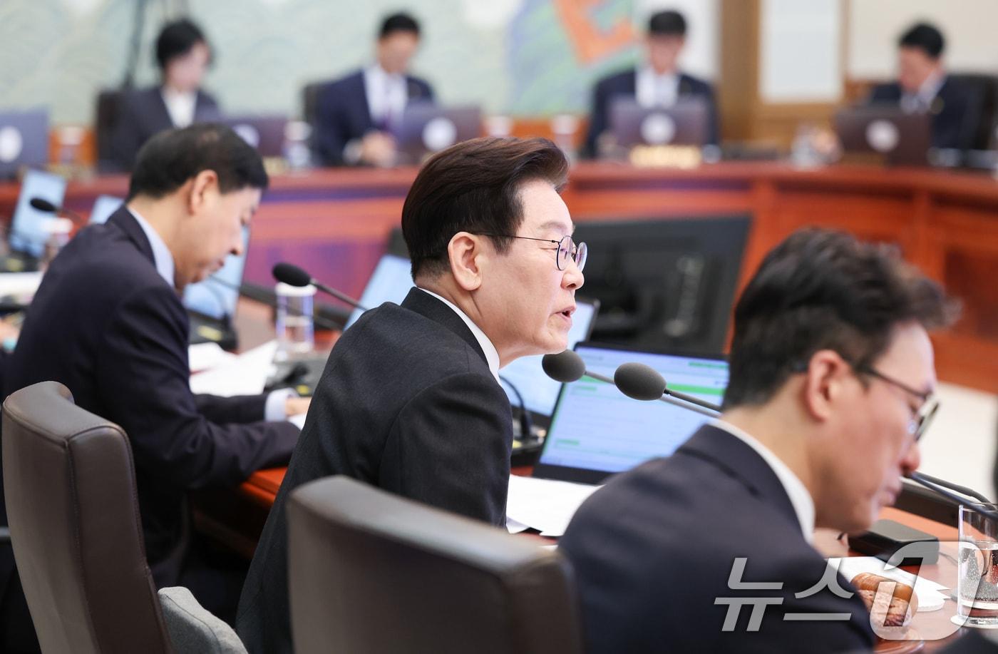 본문 이미지 - 이재명 대통령이 10일 청와대에서 열린 국무회의에서 발언하고 있다. 2026.3.10 ⓒ 뉴스1 이재명 기자