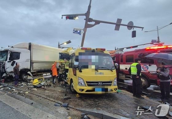 본문 이미지 - 사고 현장 모습.(전북소방 제공. 재판매 및 DB 금지)