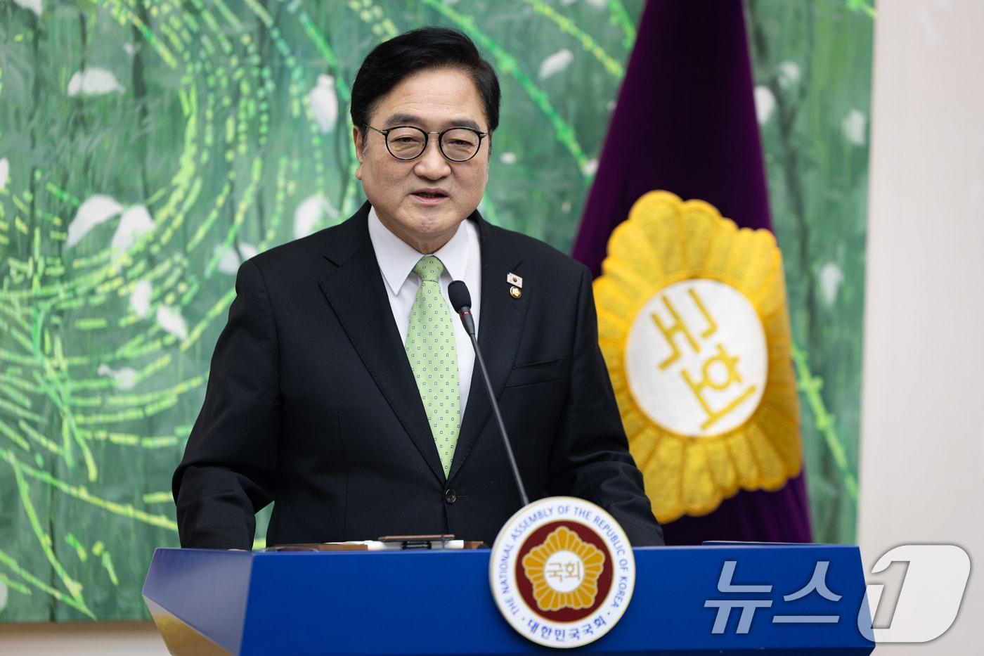 본문 이미지 - 우원식 국회의장이 지난 10일 서울 여의도 국회에서 개헌 관련 긴급 기자회견을 하고 있다. 2026.3.10 ⓒ 뉴스1 유승관 기자