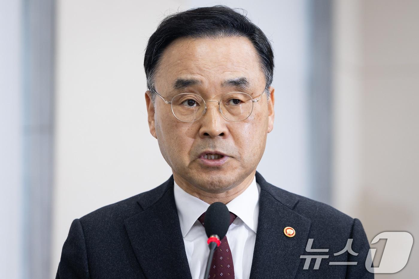 본문 이미지 - 차정인 국가교육위원장이 10일 서울 여의도 국회에서 열린 제433회 국회(임시회) 교육위원회 제1차 전체회의에서 법안의결 인사말을 하고 있다. 2026.3.10 ⓒ 뉴스1 유승관 기자