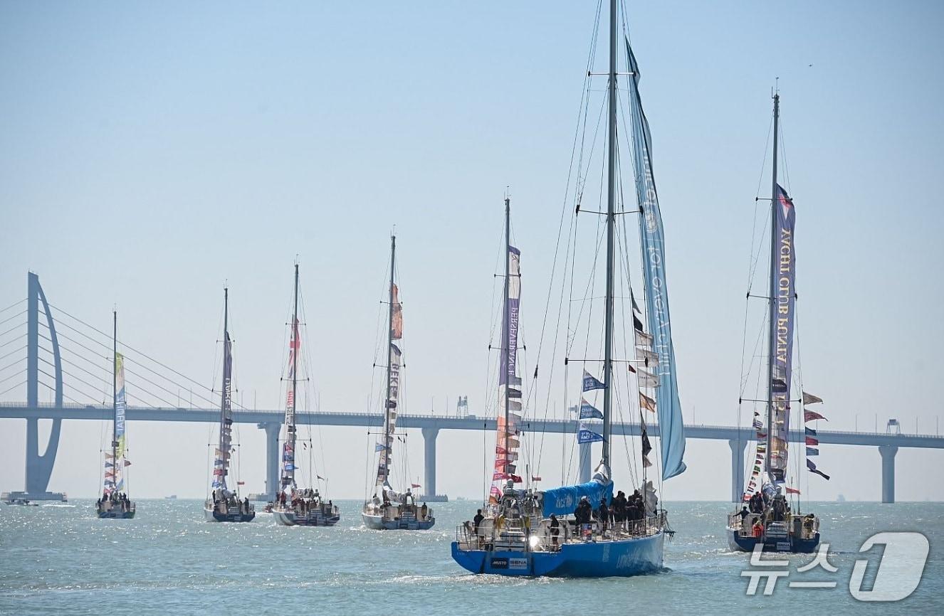 본문 이미지 - 클리퍼 세계일주 요트대회.(통영시 제공. 재판매 및 DB금지)