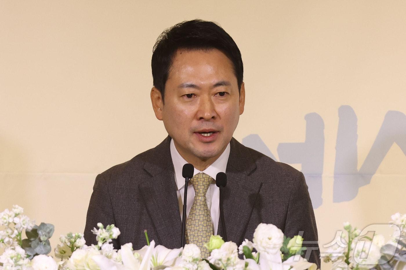 본문 이미지 - 장동혁 국민의힘 대표가 지난 10일 서울 영등포구 한국노총 웨딩여율리에서 열린 '한국노총 창립 제80주년 기념식 및 후원의 날'에서 축사를 하고 있다. (공동취재) 2026.3.10 ⓒ 뉴스1 김도우 기자