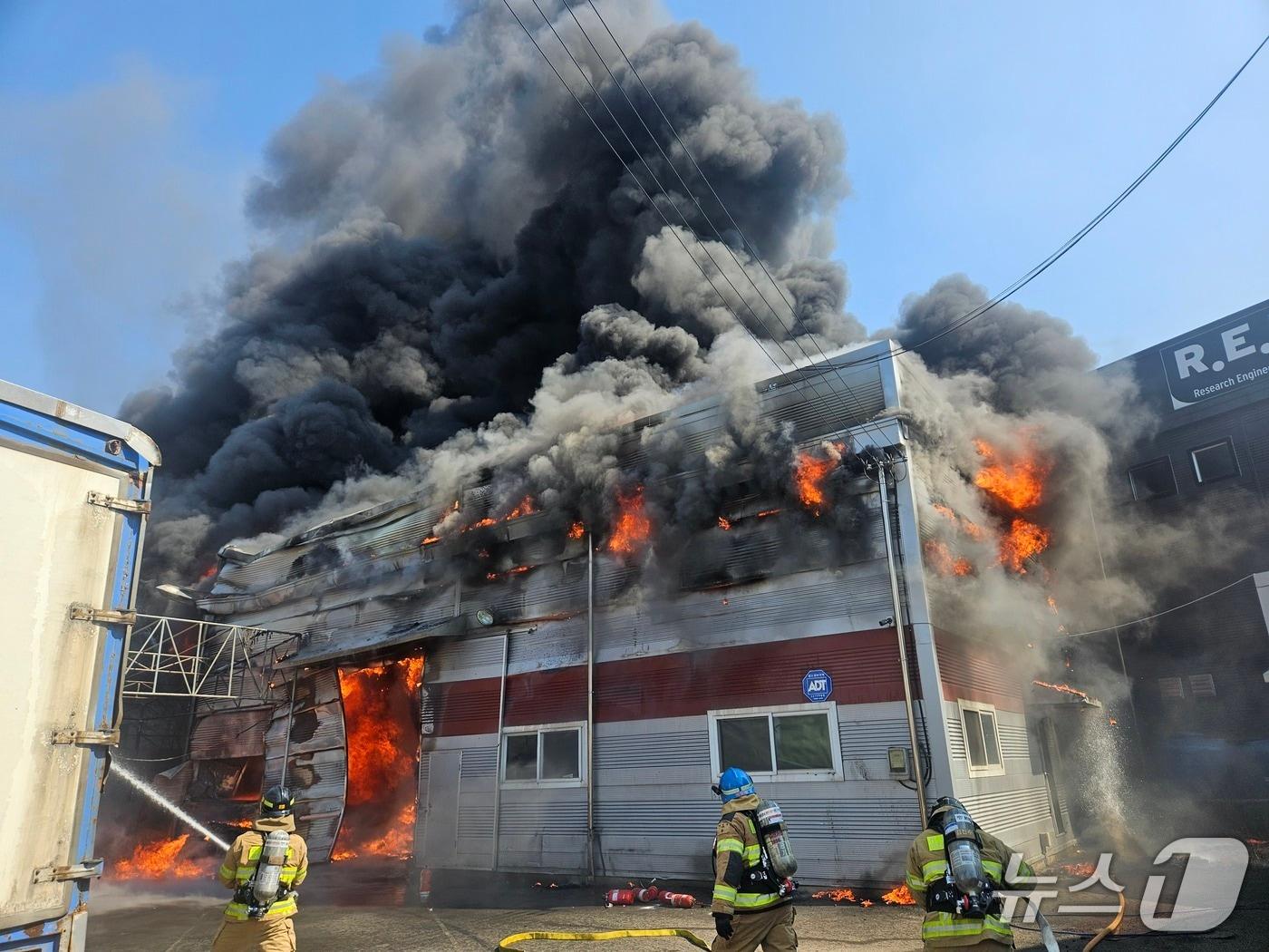 본문 이미지 - 화재 현장.(경기도북부소방재난본부 제공. 재판매 및 DB 금지)/뉴스1