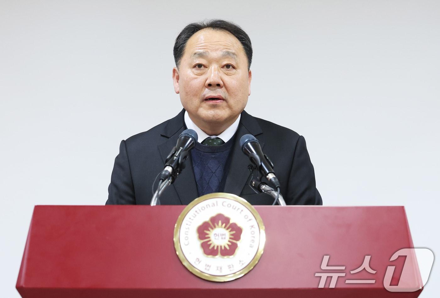 본문 이미지 - 손인혁 헌법재판소 사무처장이 10일 오후 서울 종로구 헌법재판소 별관 브리핑룸에서 열린 재판소원 관련 기자간담회에서 인사말을 하고 있다. 2026.3.10 ⓒ 뉴스1 오대일 기자