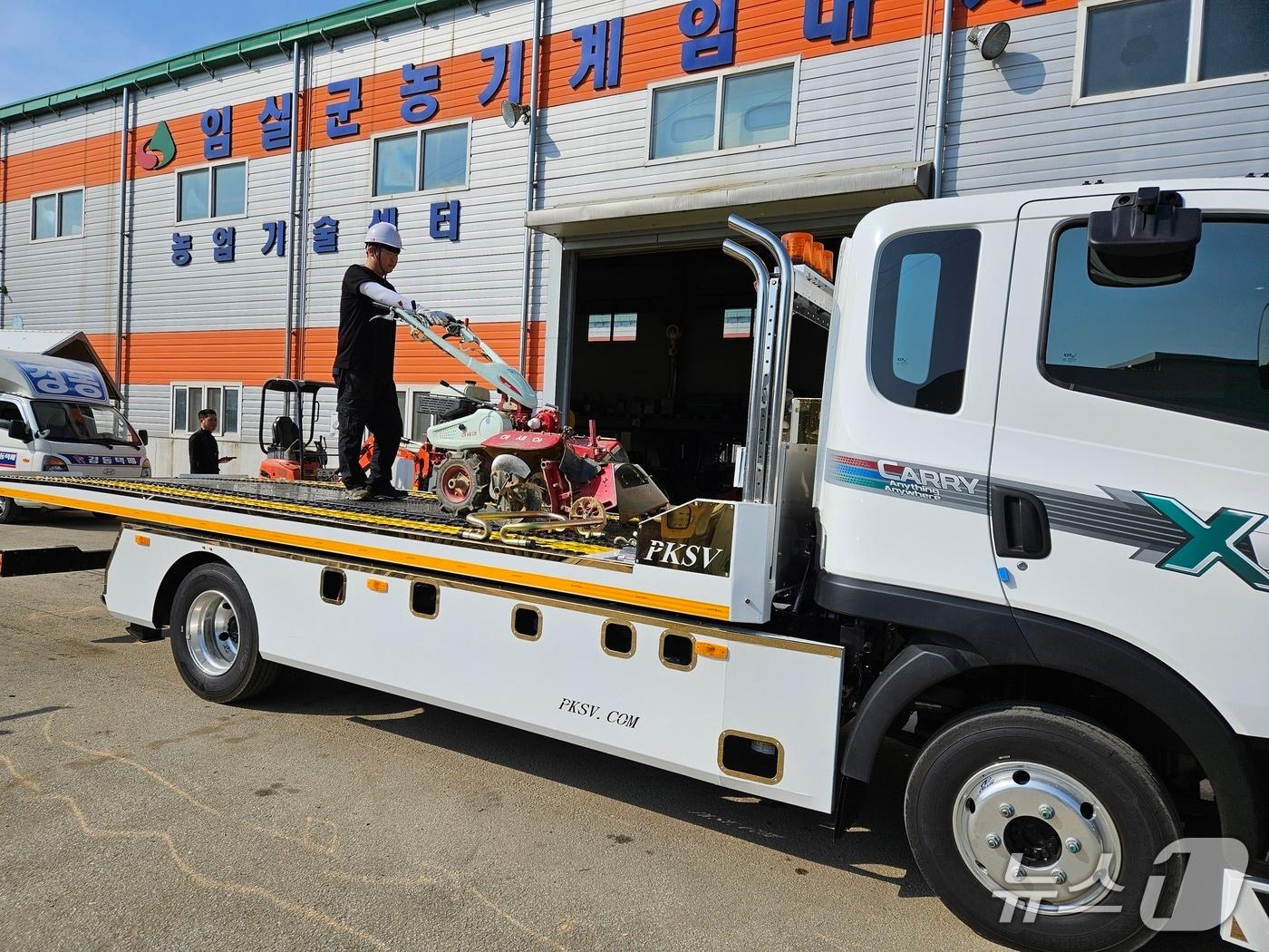 본문 이미지 - 전북 임실군이 농기계 운반 장비가 없는 농업인의 편의 제공을 위해 '임대농기계 운반대행'을 실시한다.(임실군제공, 재판매 및 DB금지)2026.3.10/뉴스1