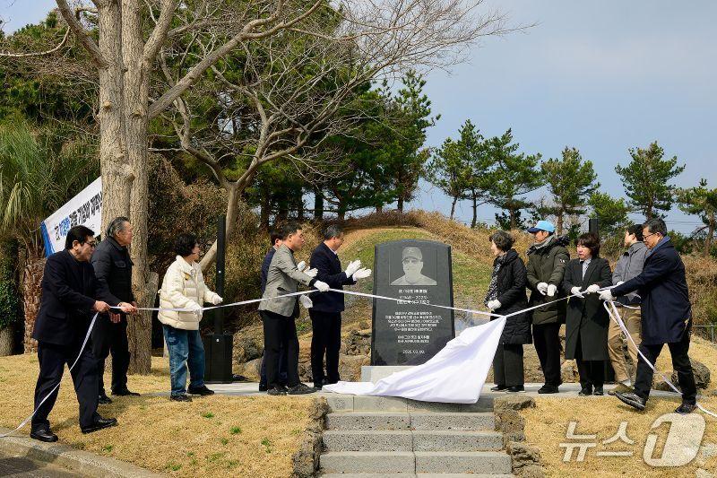 본문 이미지 -  고 이광환 감독 기념비 제막식.(서귀포시 제공. 재판매 및 DB 금지)/뉴스1