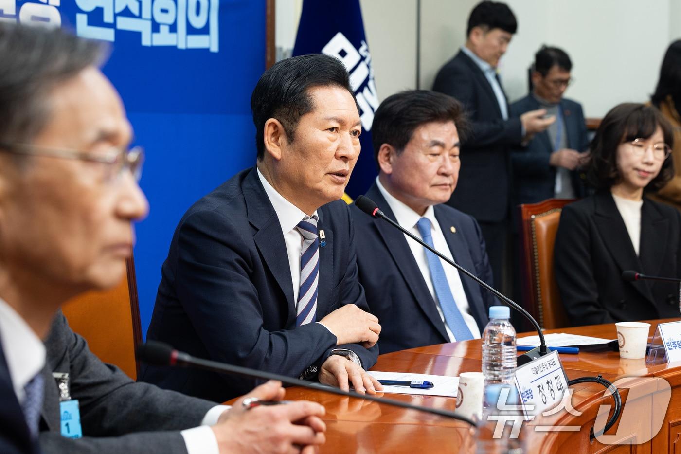 본문 이미지 - 정청래 더불어민주당 대표가 10일 서울 여의도 국회에서 열린 중앙당 및 시·도당 선거관리위원장 연석회의에서 모두 발언을 하고 있다. 2026.3.10 ⓒ 뉴스1 유승관 기자