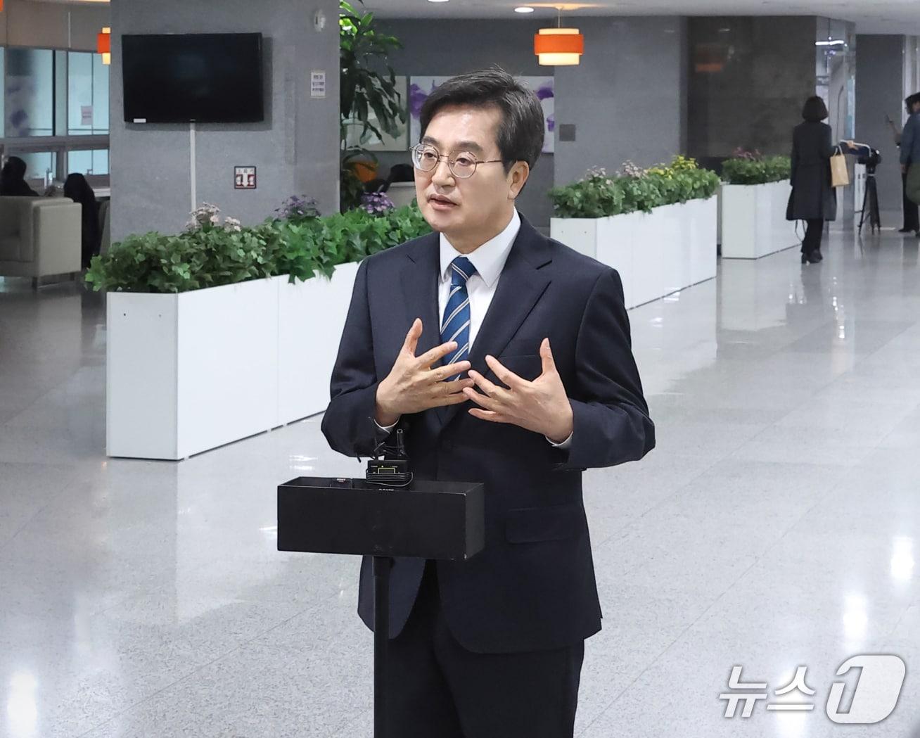 본문 이미지 - 김동연 경기도지사가 '서울 5호선 김포검단 연장사업' 예비타당성 조사 통과에 대한 입장을 밝히고 있다.(경기도 제공. 재판매 및 DB금지)