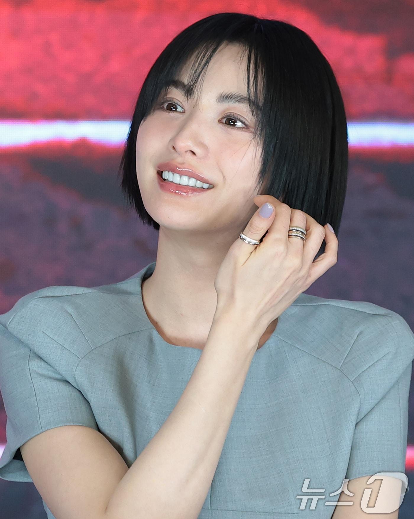 본문 이미지 - 배우 나나가 10일 오후 서울 구로구 디큐브시티 더세인트에서 열린 ENA 새 월화드라마 ‘클라이맥스’(각본 이지원, 신예슬) 제작발표회에서 환한 미소를 짓고 있다. ‘클라이맥스’는 대한민국 최고의 자리에 서기 위해 권력의 카르텔에 뛰어든 검사 방태섭(주지훈 분)과 그를 둘러싼 이들의 치열한 생존극을 그린 작품이다. 2026.3.10 ⓒ 뉴스1 권현진 기자