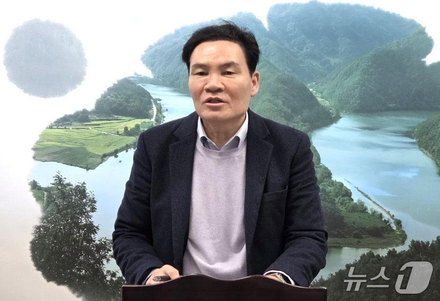 본문 이미지 - 10일 전상인 국회의원 보좌관이 특정 방송사 보도와 관련한 입장을 밝히고 있다. 2026.3.10/뉴스1 