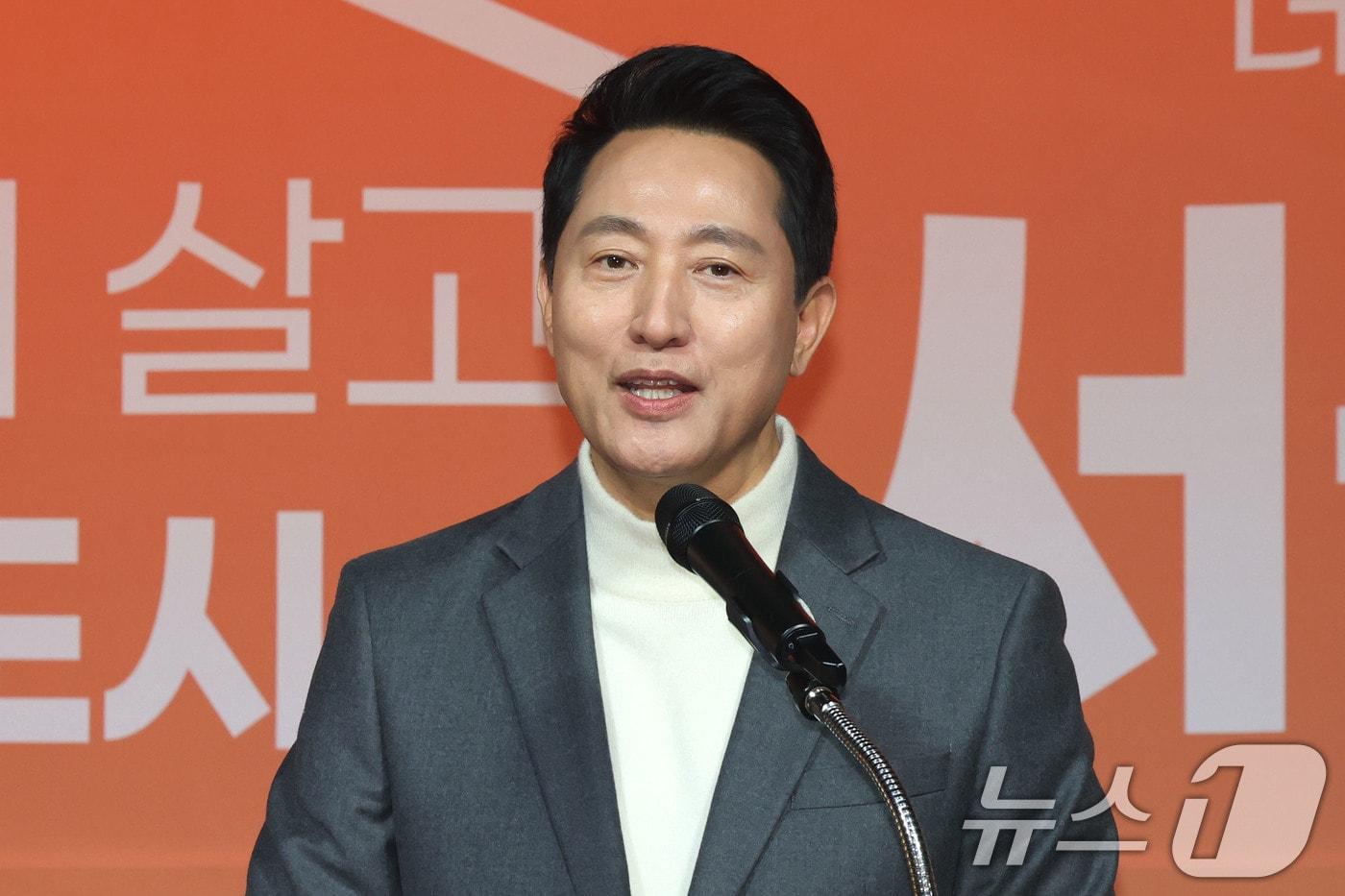 본문 이미지 - 오세훈 서울시장이 10일 오후 서울시청 내 서울갤러리에서 열린 '청년 홈&잡 페어’에서 청년 주거 통합 브랜드 ‘더드림집+’과 함께 2030년까지 청년주택 7만4000채를 공급하는 내용의 ‘청년 주거안정 대책’을 발표하고 있다. 2026.3.10 ⓒ 뉴스1 이광호 기자