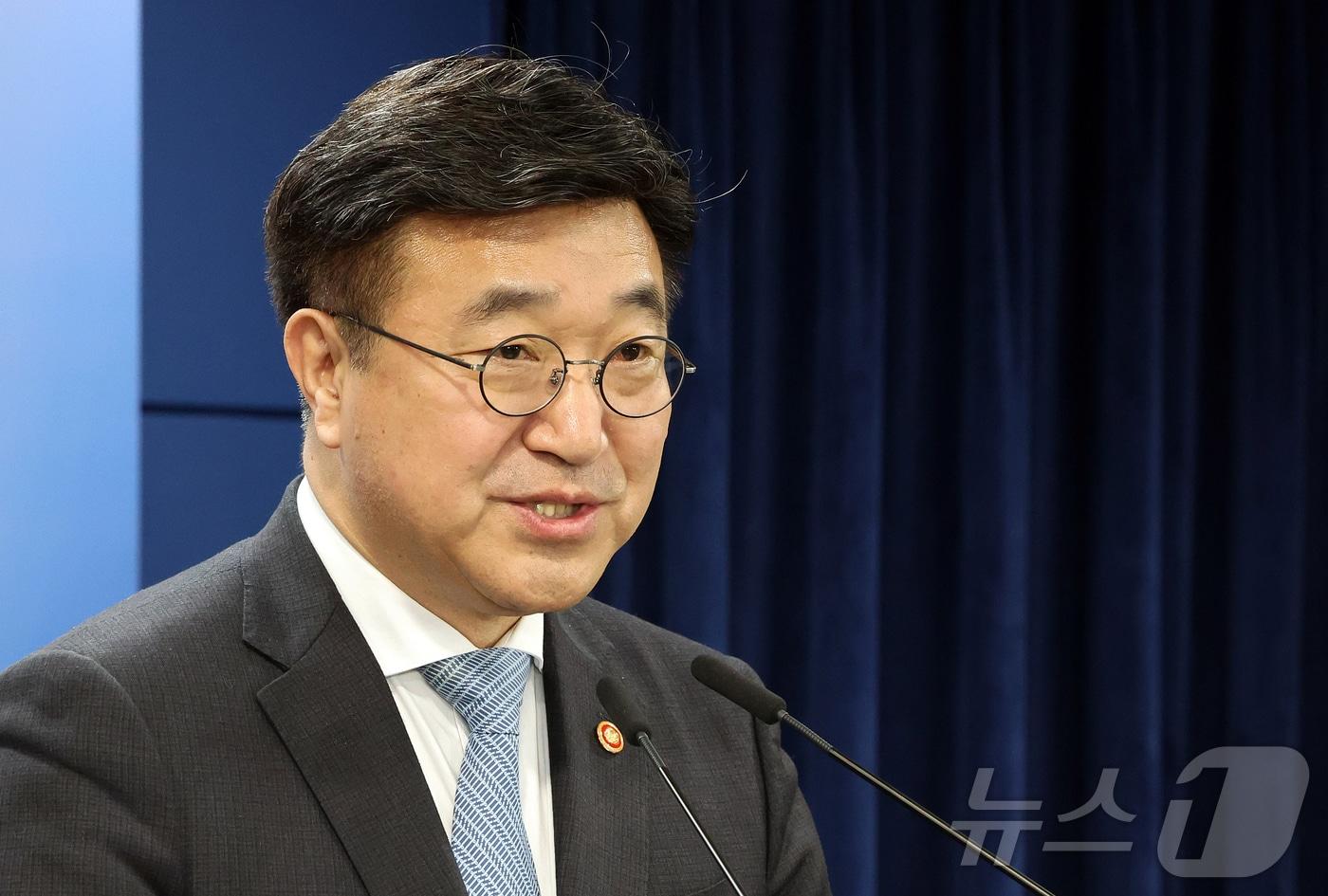 본문 이미지 - 윤호중 행정안전부 장관이 10일 오후 서울 종로구 정부서울청사에서 열린 AI 딥페이크 탐지 분석 모델 시연회에 참석해 모두발언을 하고 있다. 2026.3.10 ⓒ 뉴스1 김진환 기자