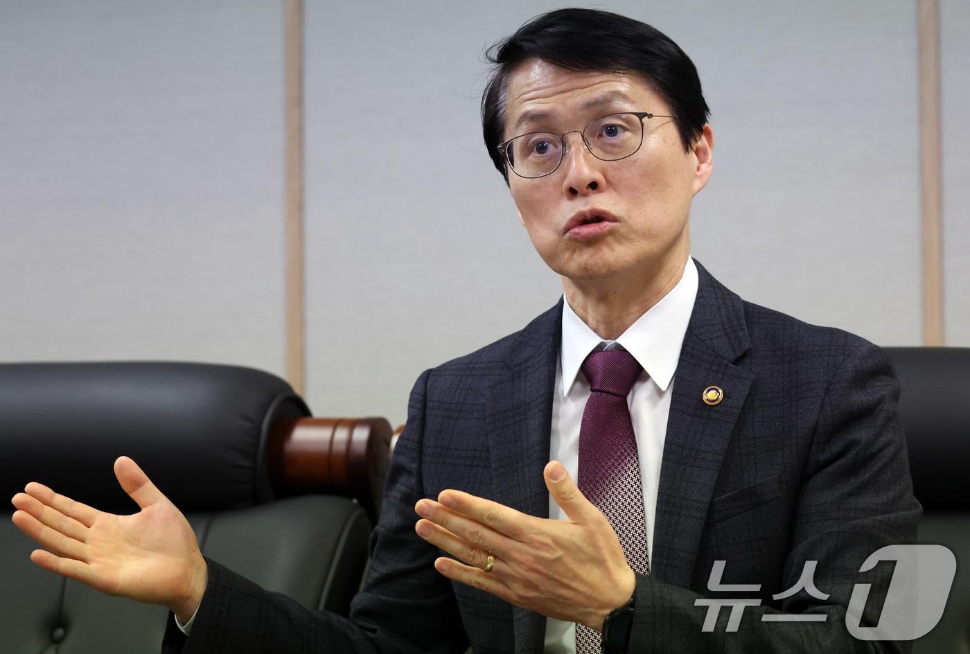 본문 이미지 - 최원호 원자력안전위원회 위원장이 10일 서울 중구 원자력안전위원회에서 뉴스1과 인텨뷰를 하고 있다. 2026.03.10/뉴스1 ⓒ 뉴스1 김명섭 기자