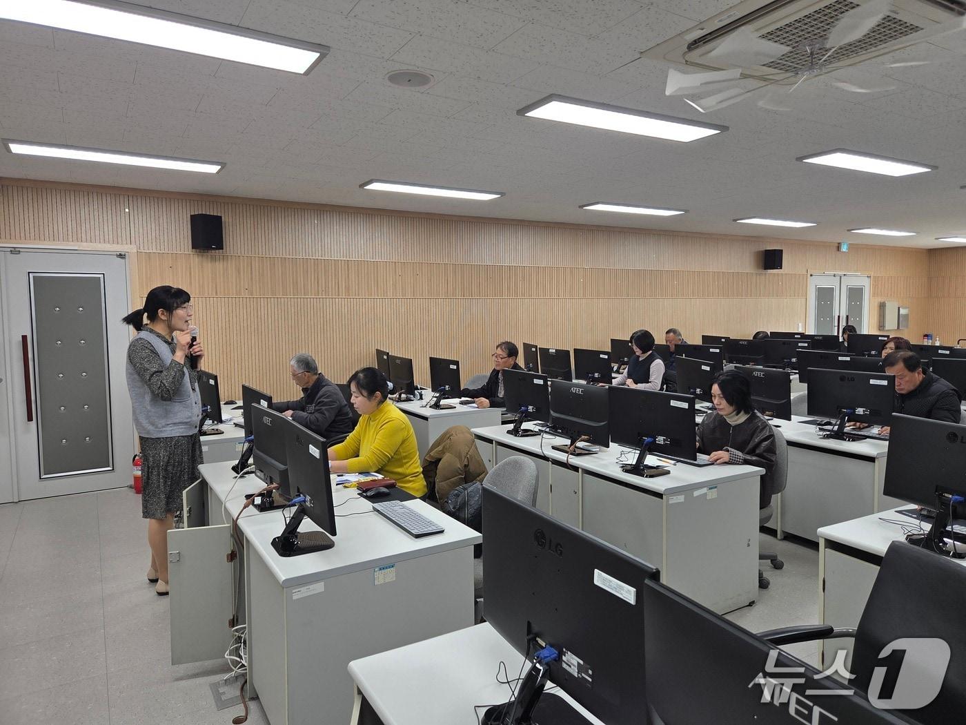 본문 이미지 - 강원특별자치도농업기술원, 권역별 농업인 정보화 교육.(도농업기술원 제공, 재판매 및 DB금지)