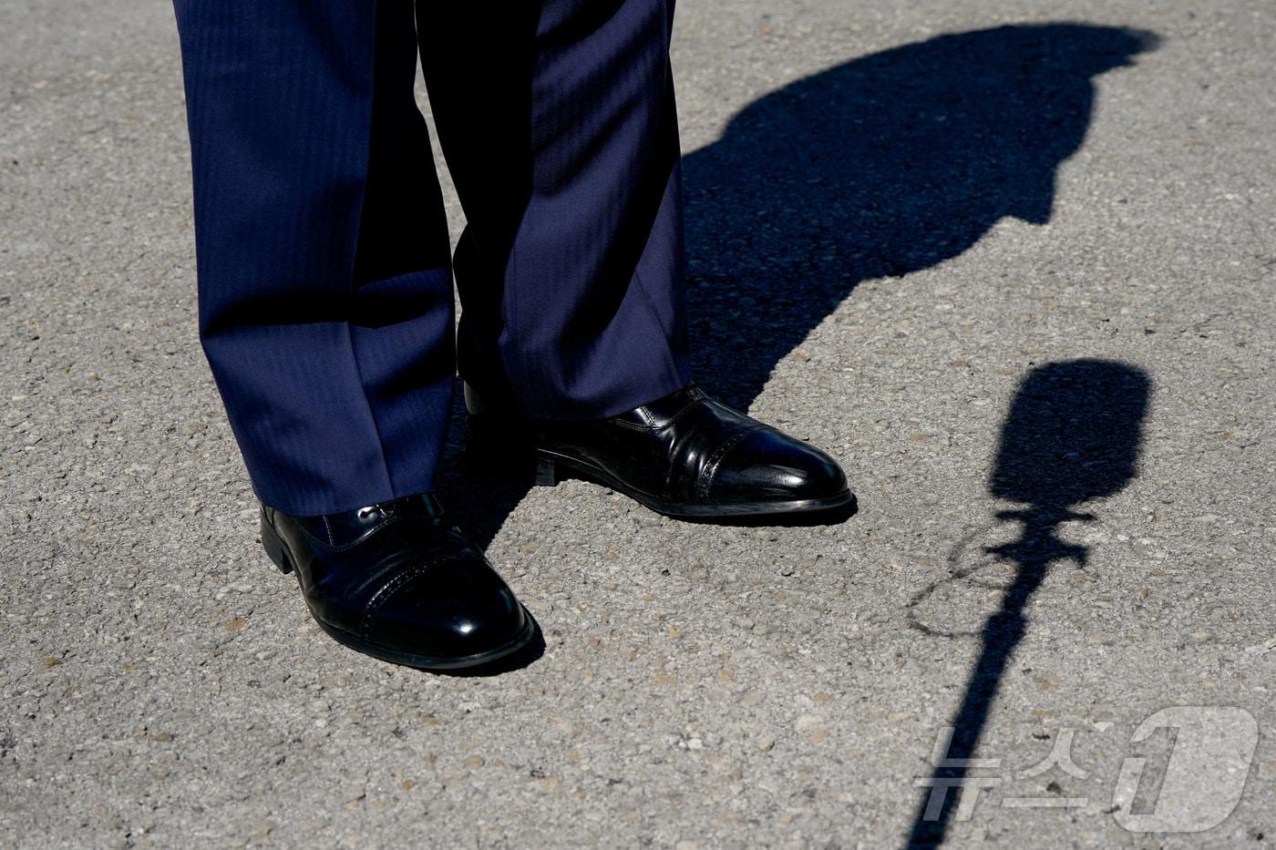 본문 이미지 - 도널드 트럼프 미국 대통령이 지난해 10월 31일 플로리다주 웨스트팜비치의 국제공항에 도착해 기자들의 질문에 답하고 있다. (자료사진) 2025.10.31 ⓒ 로이터=뉴스1