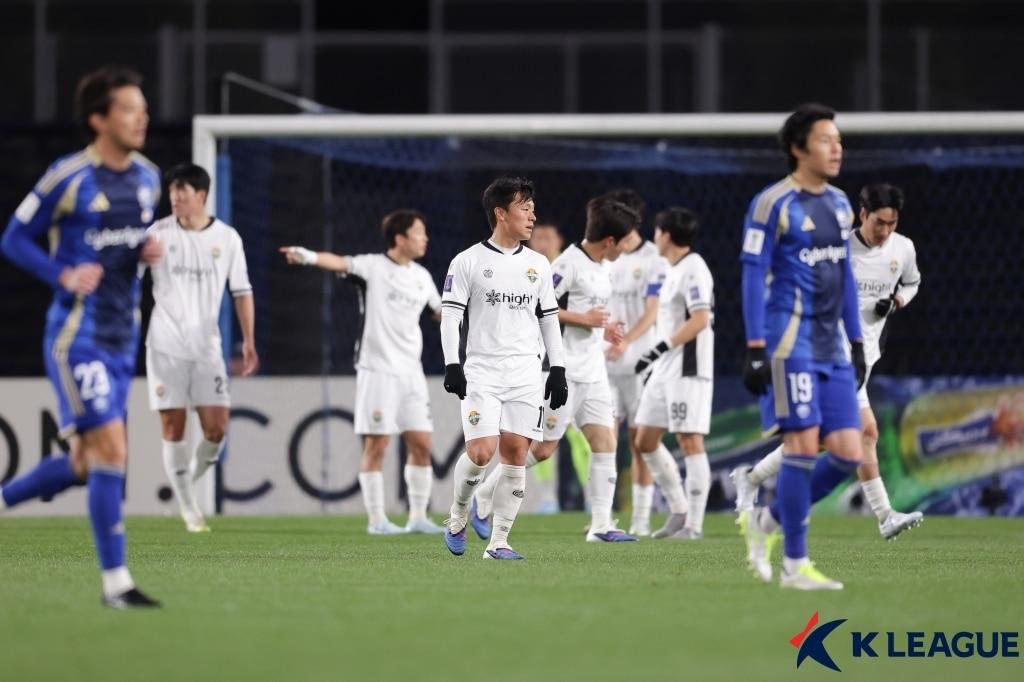 본문 이미지 - 강원이 마치다에 패해 ACLE 8강 진출에 실패했다.(한국프로축구연맹 제공)