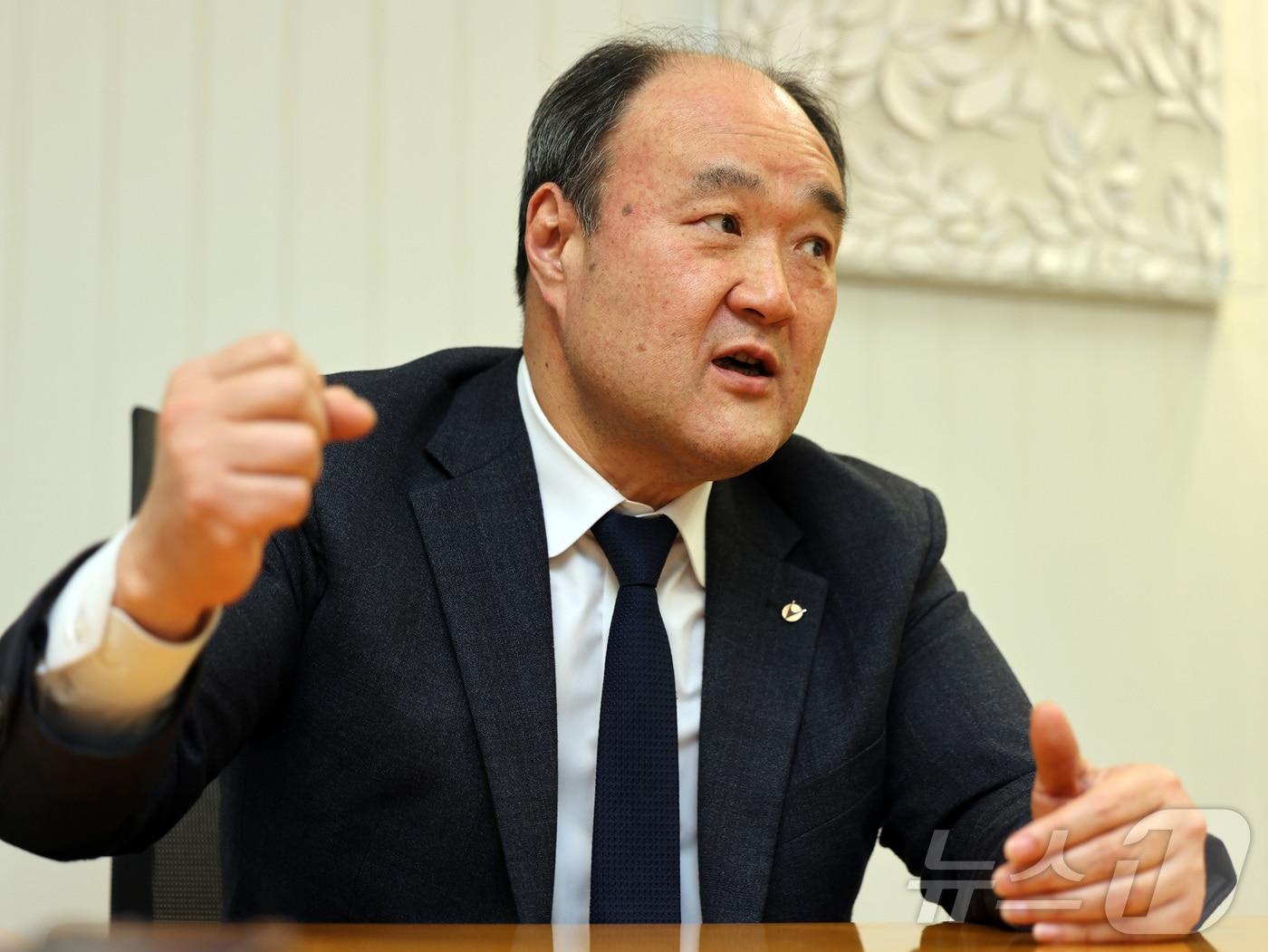 본문 이미지 - 우연철 대한수의사회 회장이 10일 서울 종로구 뉴스1 본사에서 인터뷰를 하고 있다. ⓒ 뉴스1 황기선 기자