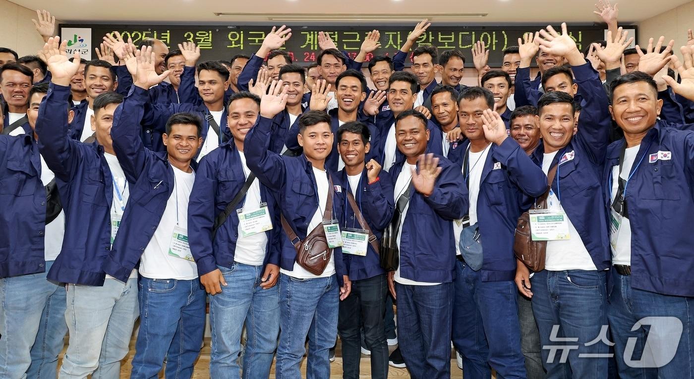 본문 이미지 - 충북 괴산군 2025 캄보디아 계절 근로자 입국식 모습.(괴산군 제공. 재판매 및 DB금지)
