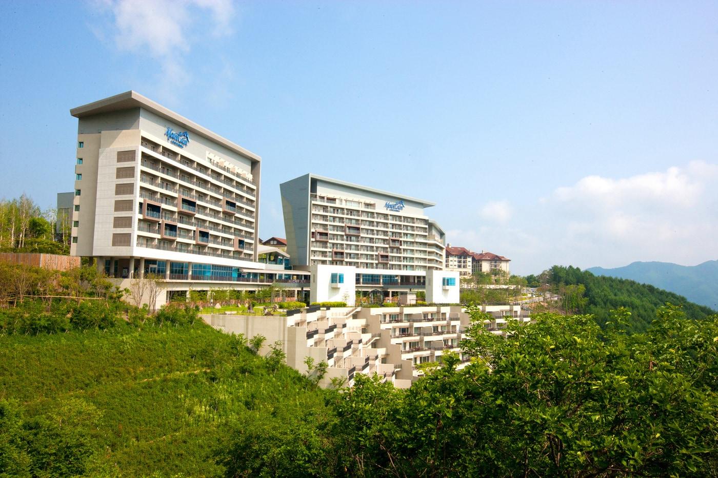 본문 이미지 - 마운틴콘도 전경(하이원리조트 제공)