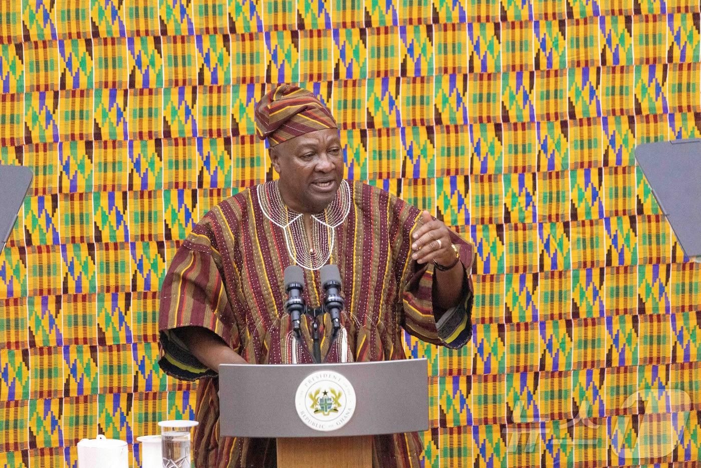 본문 이미지 - 존 드라마니 가나 마하마 대통령이 지난 2월 가나 수도 아크라에서 의회에 국정 연설을 하고 있다.2026.02.28 ⓒ 로이터=뉴스1 