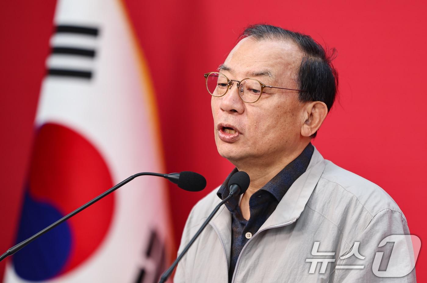 본문 이미지 - 이정현 국민의힘 공천관리위원장이 11일 서울 여의도 국민의힘 당사에서 공천 관렴 심사 결과와 일정 등을 발표하고 있다. 2026.3.11 ⓒ 뉴스1 김도우 기자