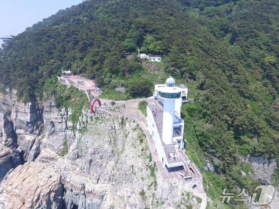 본문 이미지 - 부산 영도구 태종대 내에 있는 영도등대 모습 (부산해수청 제공. 재판매 및 DB금지)