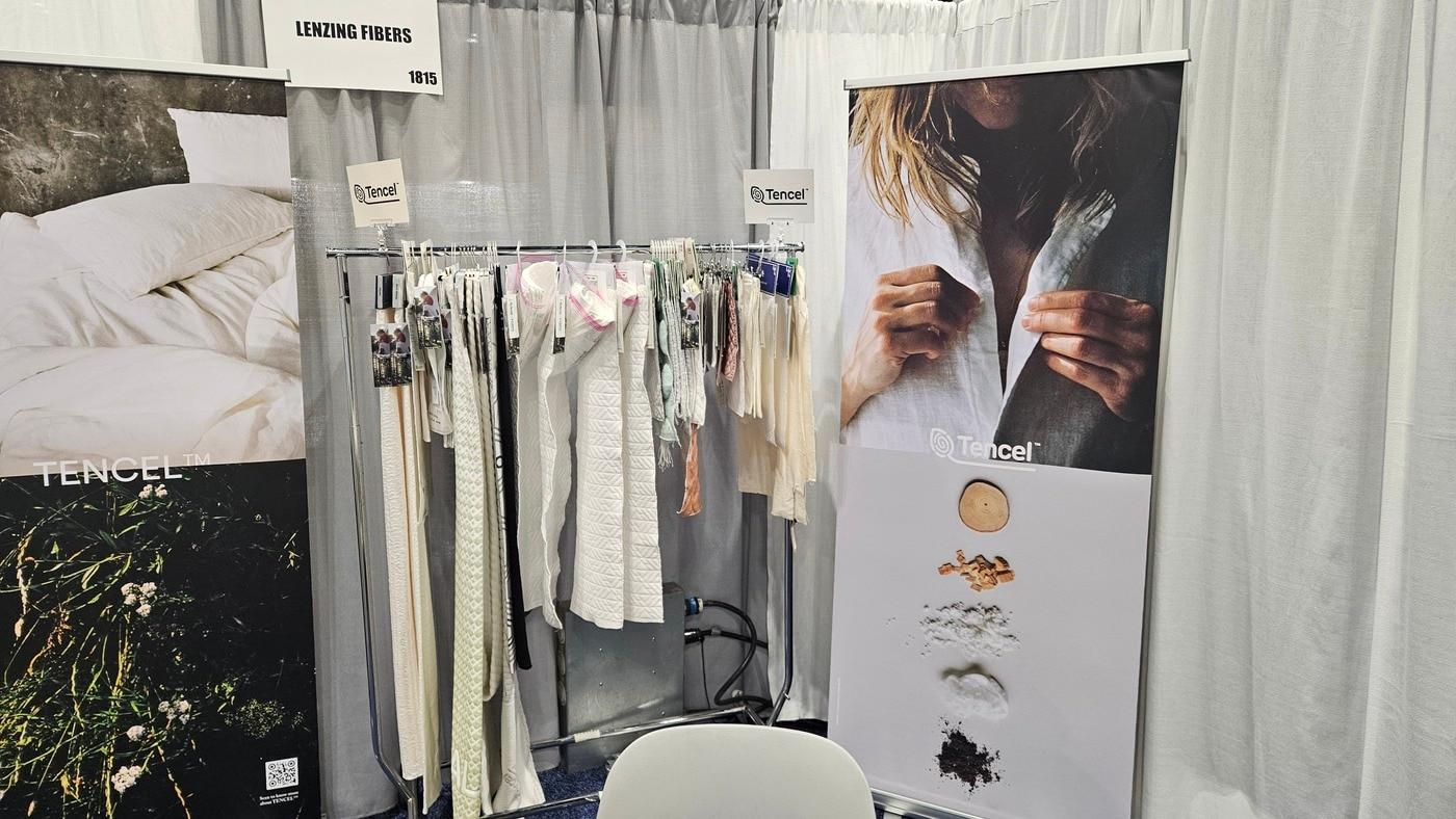 본문 이미지 - 코오롱인더스트리는 12일(현지시간)까지 미국 올랜도 오렌지 카운티 컨벤션센터에서 진행되는 세계 최대 규모의 침대 산업 박람회 'ISPA EXPO 2026'에 글로벌 섬유 기업인 렌징그룹(Lenzing Group)과 참가했다.(코오롱인더스트리제공)